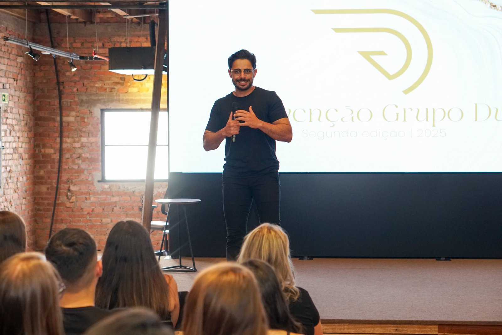 Pessoas em uma palestra de estratégia