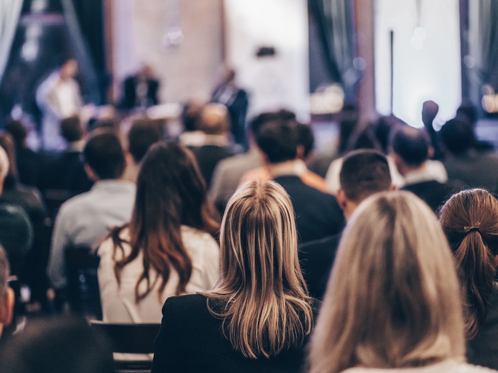 Pessoas participando de uma dinâmica interativa