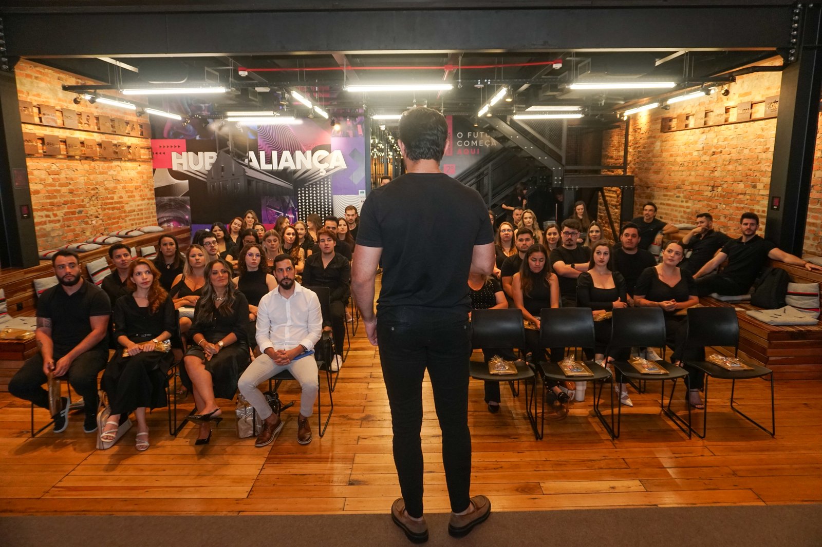 Alunos de sucesso compartilhando suas histórias